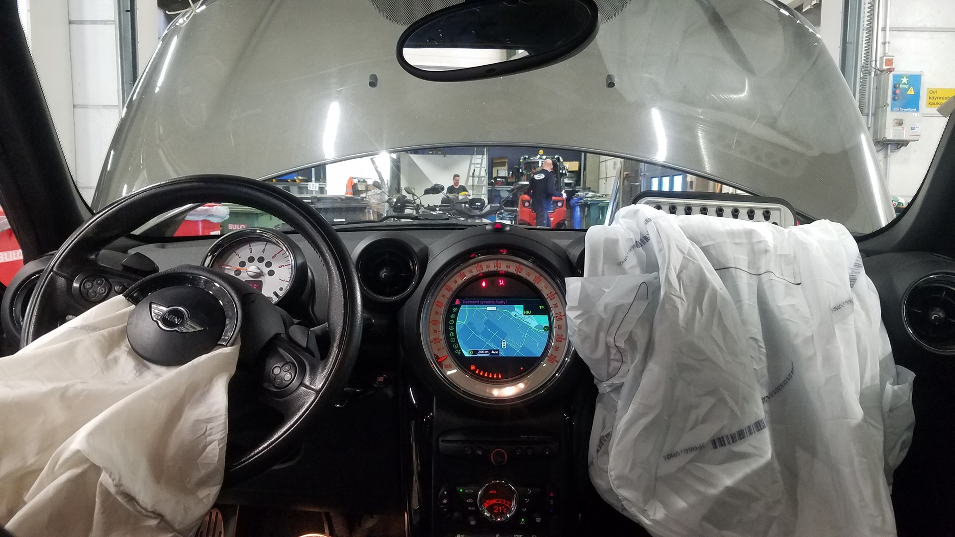 VIN: WMWZD71010WM49393 Auction: COPART FINLAND Lot: 50124323 Location: Tiistain huutokauppa WMWZD71010WM49393 MINI Cooper 2013 GRAY Photo 9