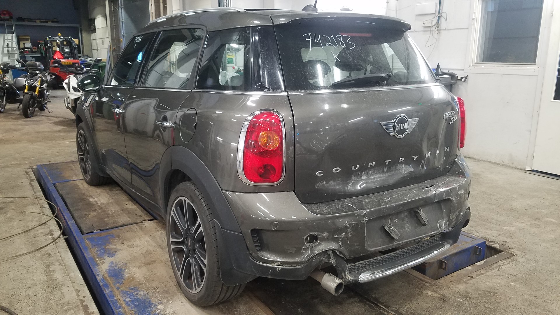 VIN: WMWZD71010WM49393 Auction: COPART FINLAND Lot: 50124323 Location: Tiistain huutokauppa WMWZD71010WM49393 MINI Cooper 2013 GRAY Photo 3