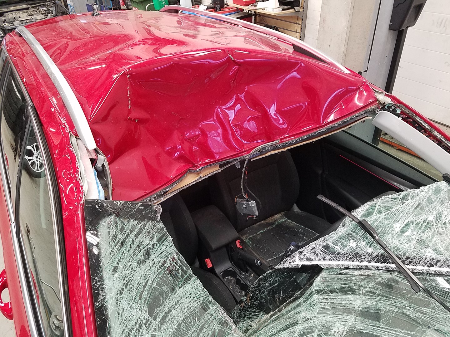 VIN: TMBJJ7NE2K0183483 Auction: COPART FINLAND Lot: 50123146 Location: Keskiviikon huutokauppa TMBJJ7NE2K0183483 SKODA Octavia 2020 RED Photo 16