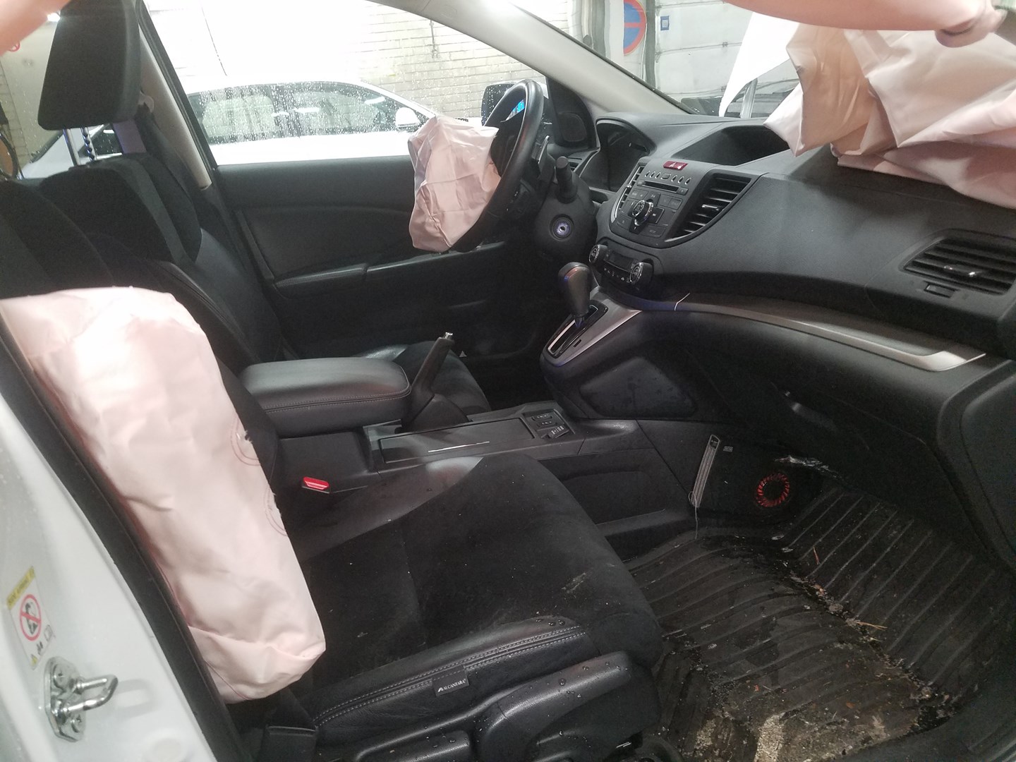 VIN: SHSRE5880EU013563 Auction: COPART FINLAND Lot: 50124642 Location: Tiistain huutokauppa SHSRE5880EU013563 HONDA CR-V 2015 WHITE Photo 5