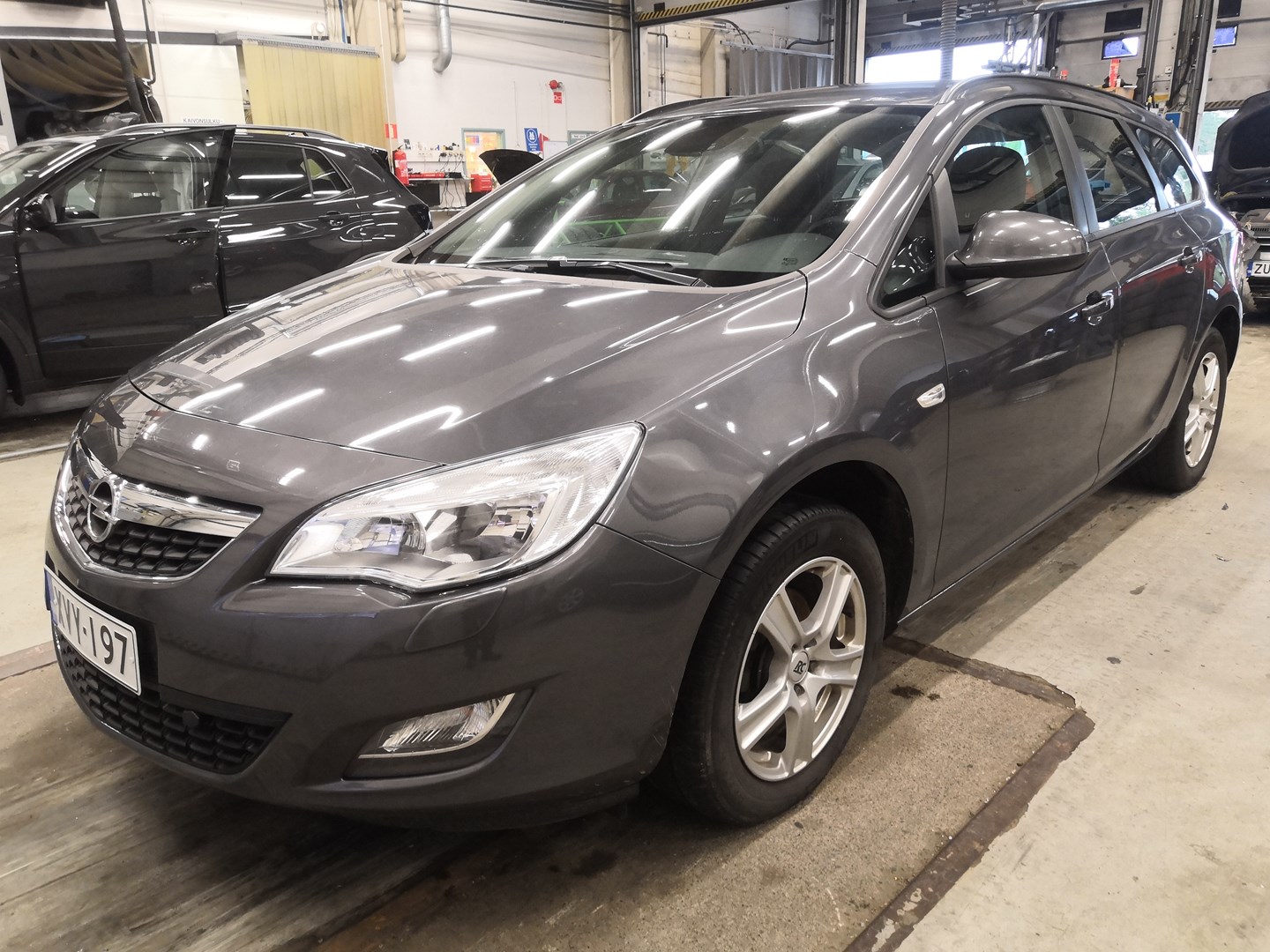 VIN: W0LPD8EU7B8091445 Auction: COPART FINLAND Lot: 50123801 Location: Tiistain huutokauppa W0LPD8EU7B8091445 Opel Astra 2011 GRAY Photo 2