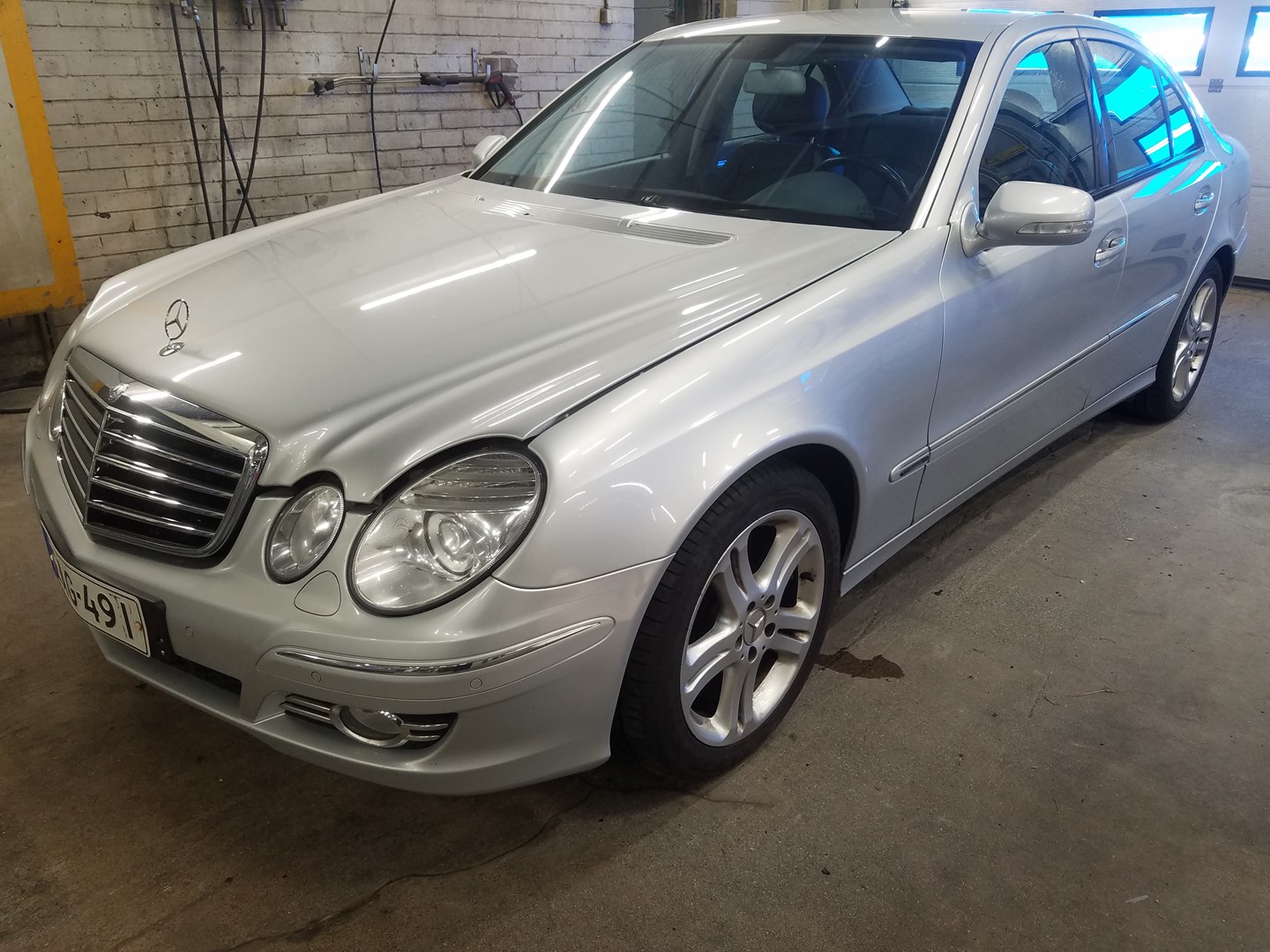 VIN: WDB2110221B281110 Auction: COPART FINLAND Lot: 50124327 Location: Keskiviikon huutokauppa WDB2110221B281110 MERCEDES-BENZ E 2008 GRAY Photo 2