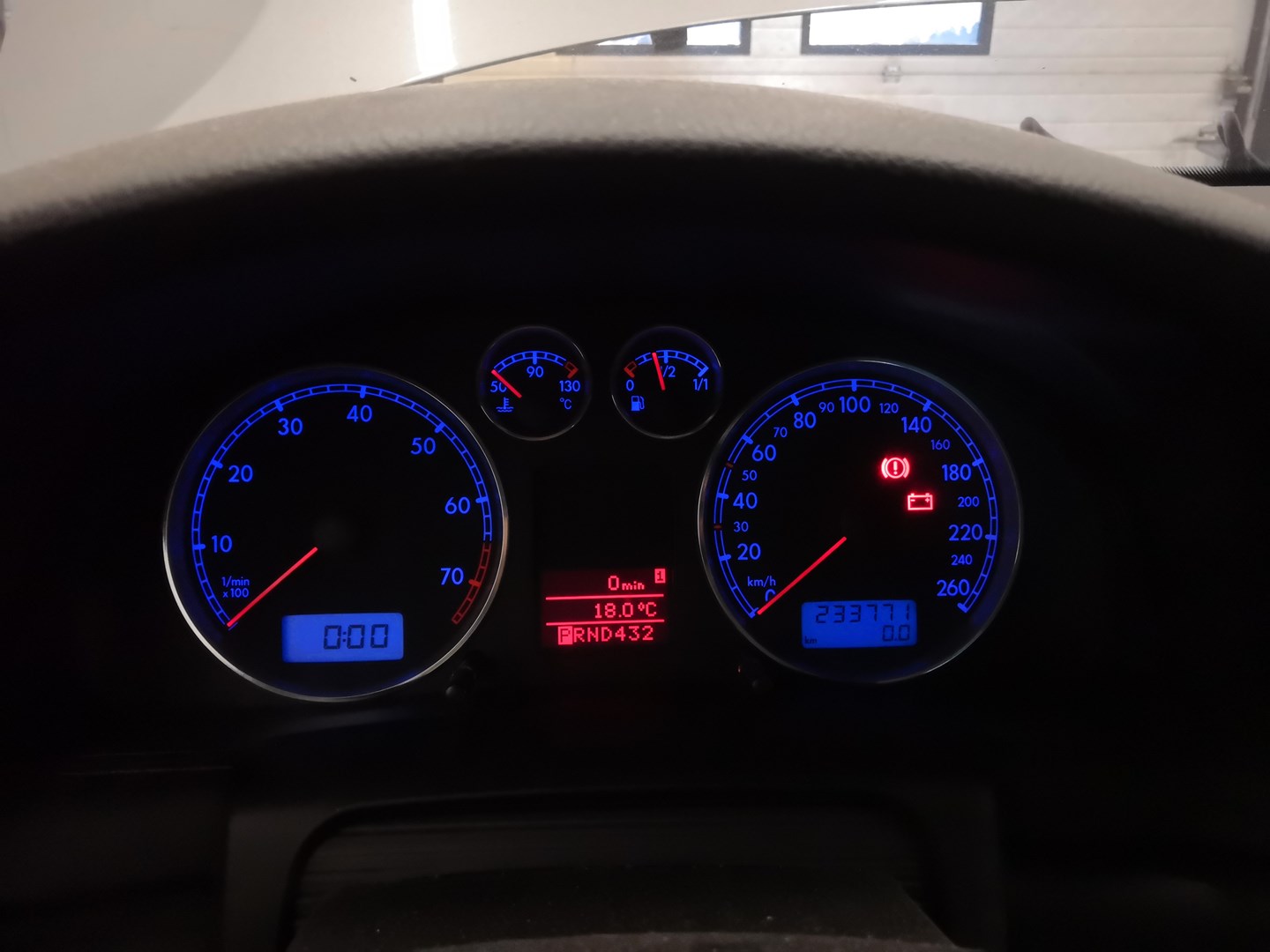 VIN: WVWZZZ3BZ2E337550 Auction: COPART FINLAND Lot: 50123530 Location: Tiistain huutokauppa WVWZZZ3BZ2E337550 VOLKSWAGEN Passat 2002 GRAY Photo 8
