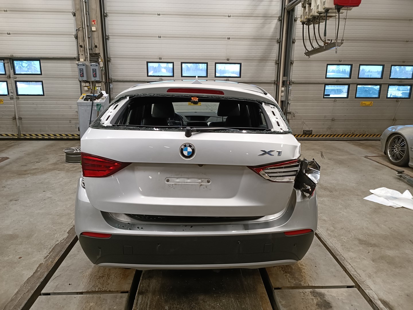 VIN: WBAVP51050VK20165 Auction: COPART FINLAND Lot: 50154821 Location: Tiistain huutokauppa VIN: WBAVP51050VK20165 BMW X1 2009 SILVER Photo 13