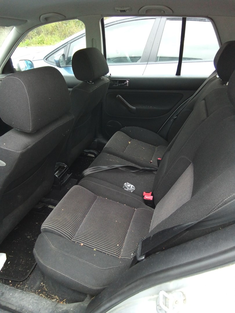VIN: WVWZZZ1JZ2B002005 Auction: COPART FINLAND Lot: 50124246 Location: Keskiviikon huutokauppa WVWZZZ1JZ2B002005 VOLKSWAGEN Golf 2001 SILVER Photo 6