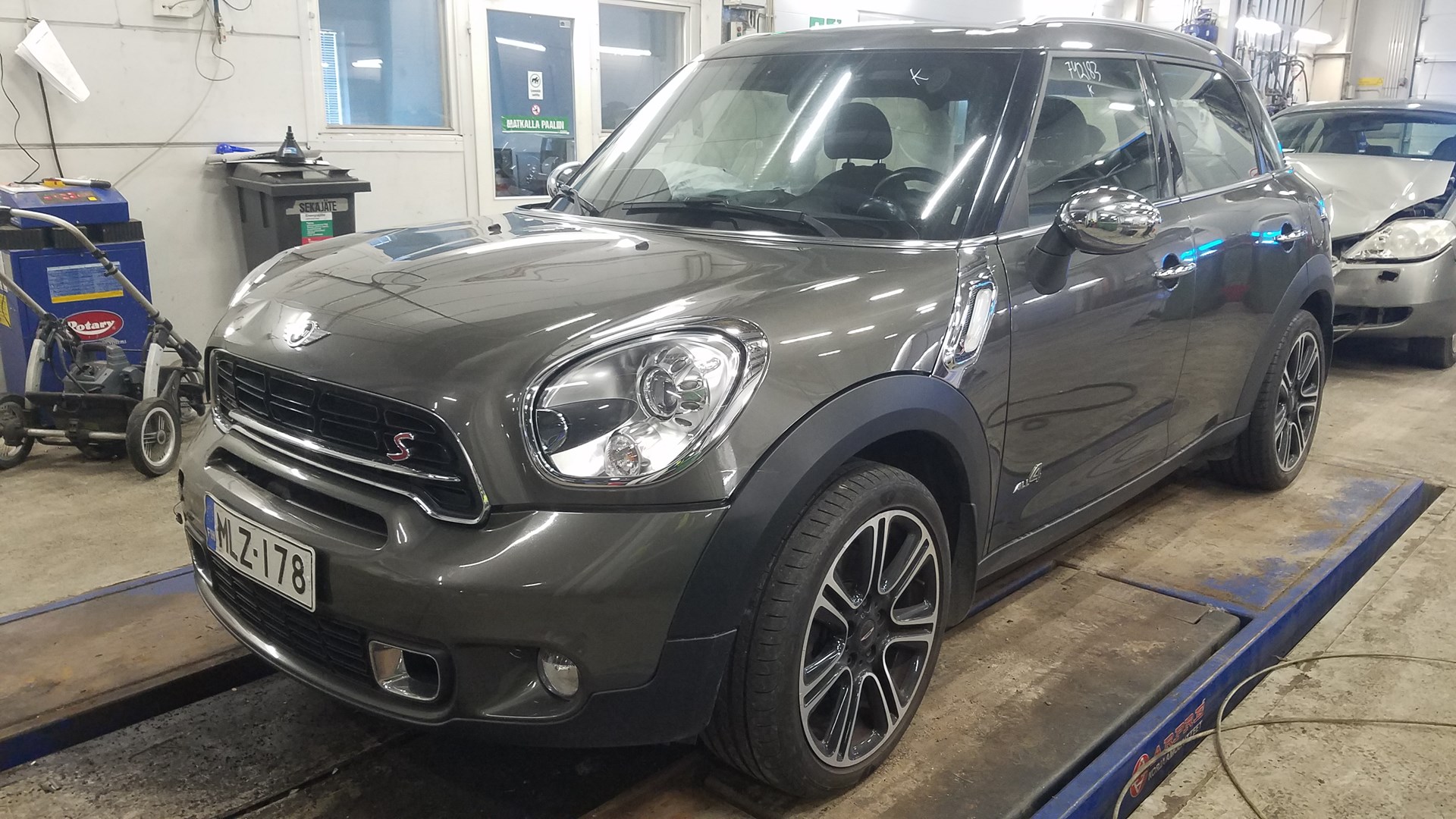 VIN: WMWZD71010WM49393 Auction: COPART FINLAND Lot: 50124323 Location: Tiistain huutokauppa WMWZD71010WM49393 MINI Cooper 2013 GRAY Photo 2