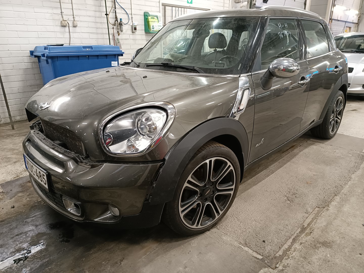 VIN: WMWZD71010WM49393 Auction: COPART FINLAND Lot: 50232141 Location: Perjantain huutokauppa WMWZD71010WM49393 MINI Cooper 2013 GRAY Photo 2