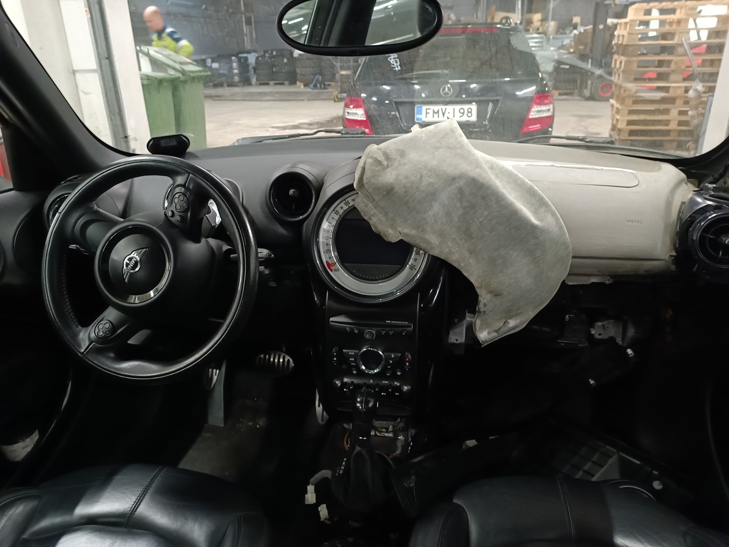 VIN: WMWZD71010WM49393 Auction: COPART FINLAND Lot: 50232141 Location: Perjantain huutokauppa WMWZD71010WM49393 MINI Cooper 2013 GRAY Photo 9
