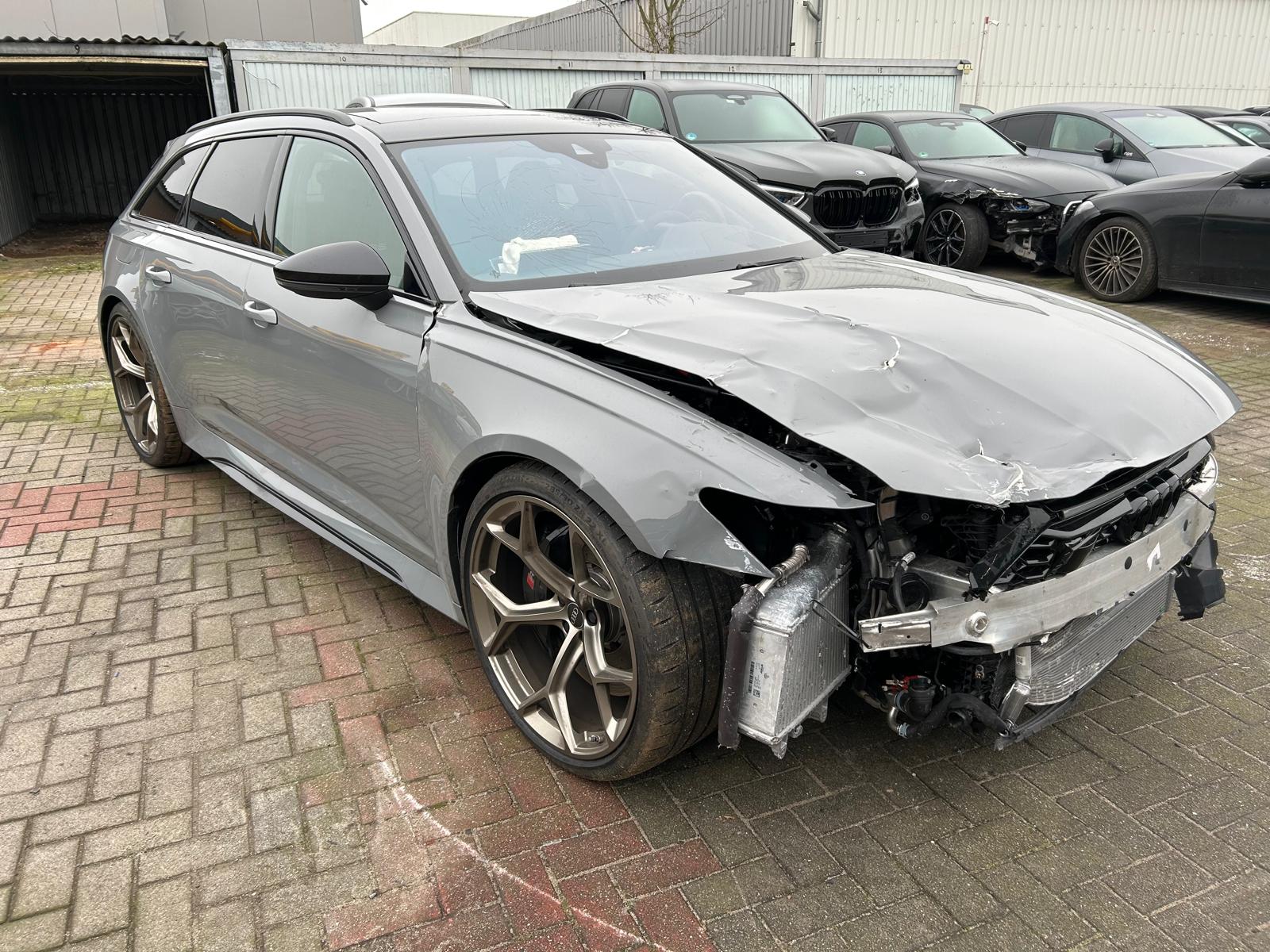 WUAZZZF24RN904737 Audi RS 6 Avant Photo 1