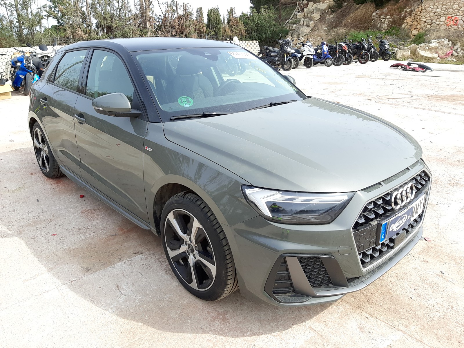 vehicle photo
