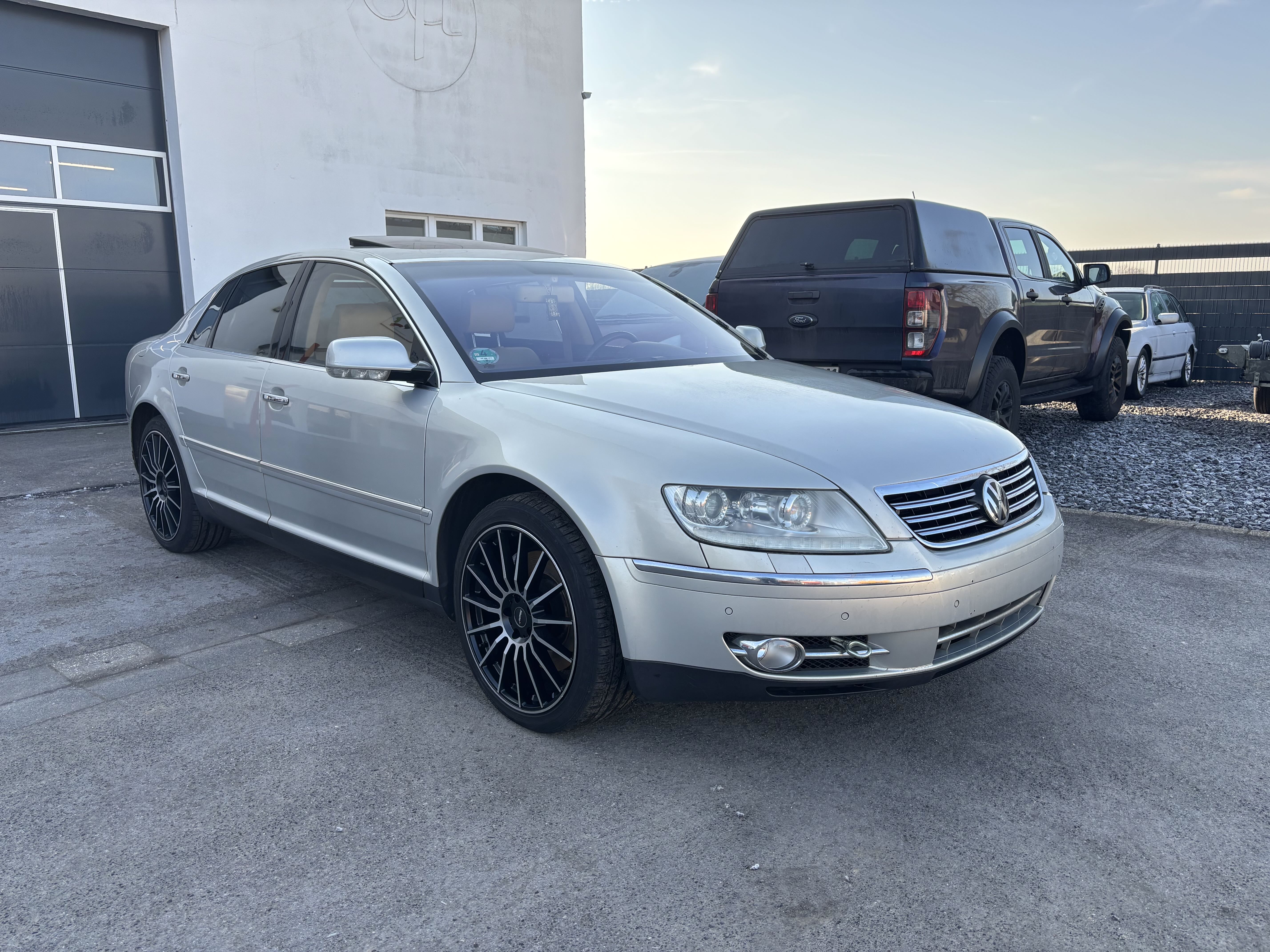WVWZZZ3DZ98100370 Volkswagen Phaeton Photo 1