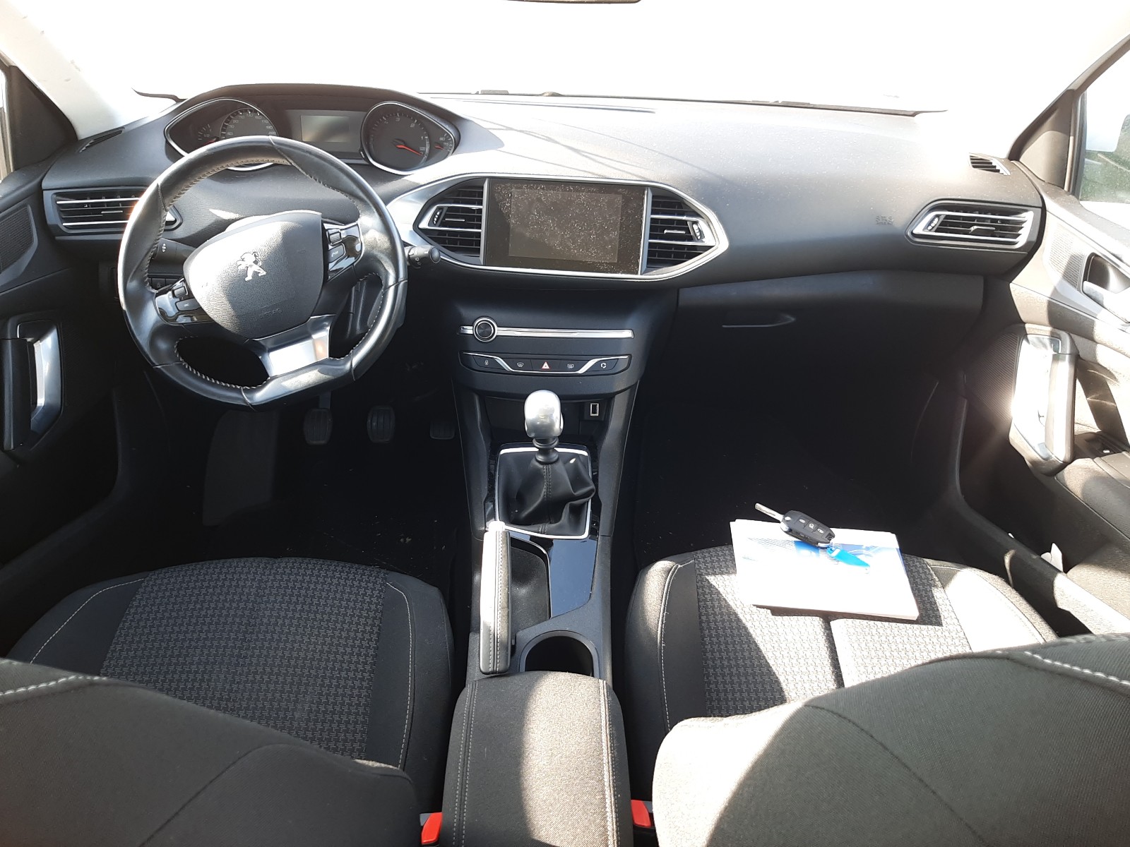 Peugeot 308 SW 2018 VF3LCYHYPJS414389 Photo 9