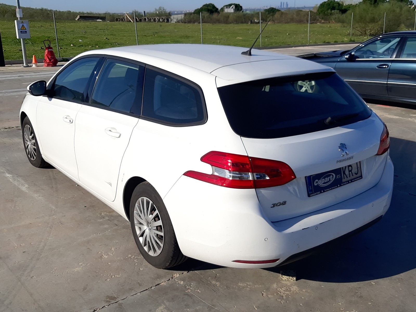 Peugeot 308 SW 2018 VF3LCYHYPJS414389 Photo 3