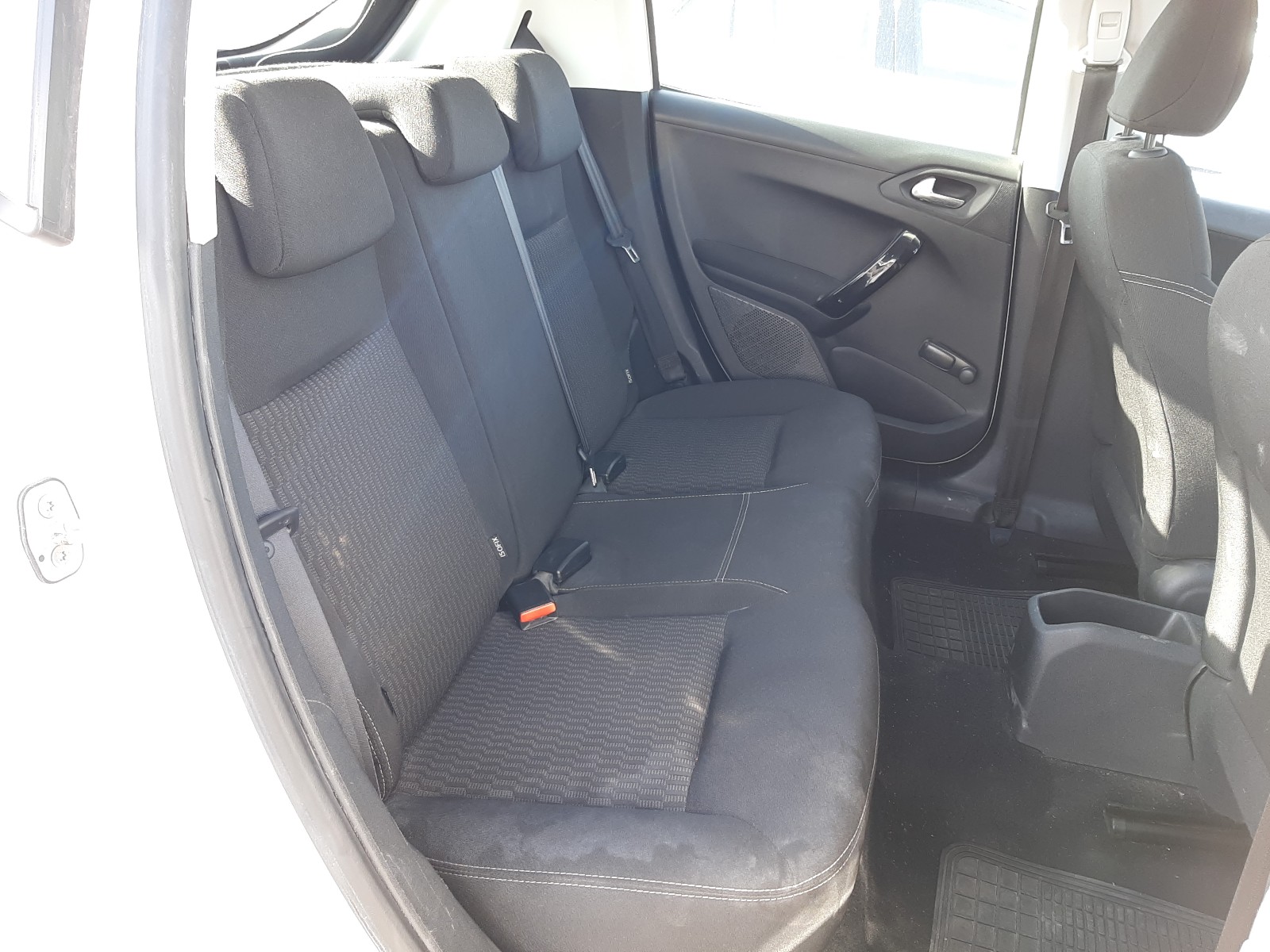 Peugeot 208 2019 VF3CCYHYPKT008325 Photo 6
