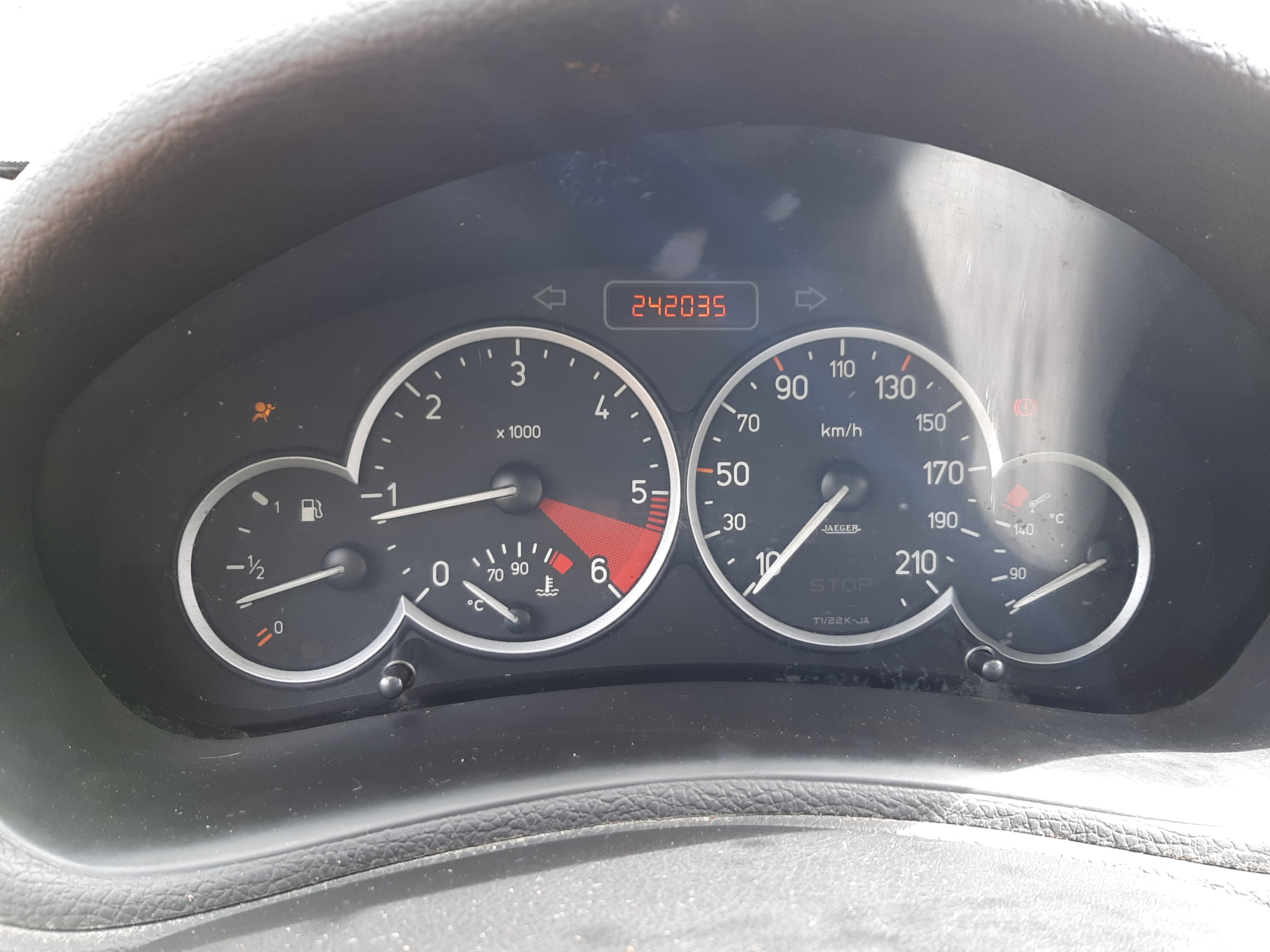 Peugeot 206 2004 VF32ARHYF44000581 Photo 8