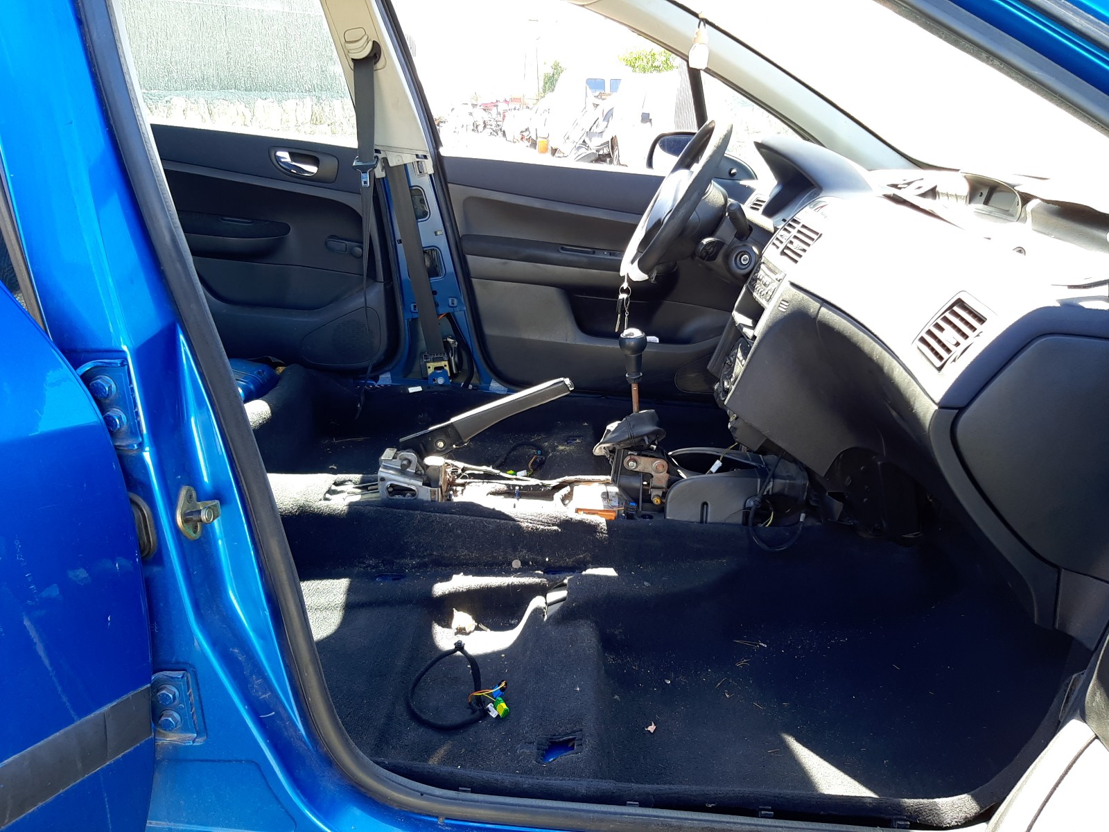 VF33CNFUB82592717 Auction: COPART SPAIN Lot: 50480347 Location: Mallorca VF33CNFUB82592717 Peugeot 307 2002 BLUE Photo 5