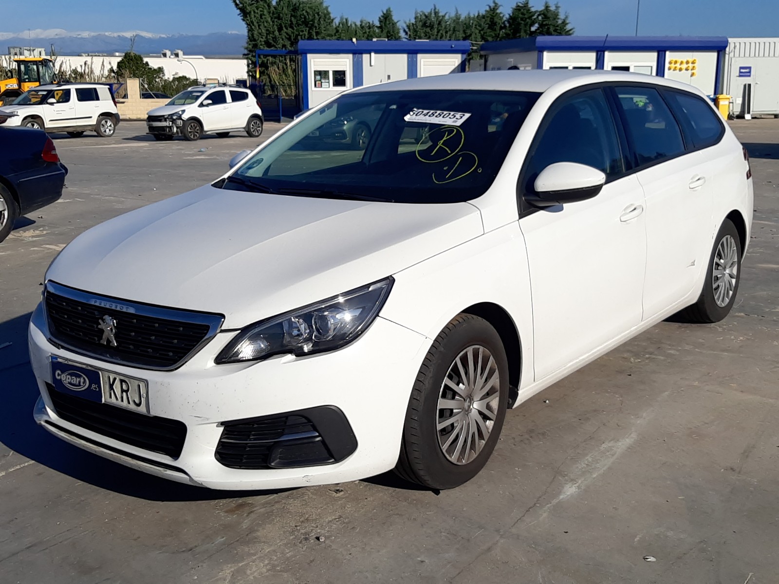 Peugeot 308 SW 2018 VF3LCYHYPJS414389 Photo 2