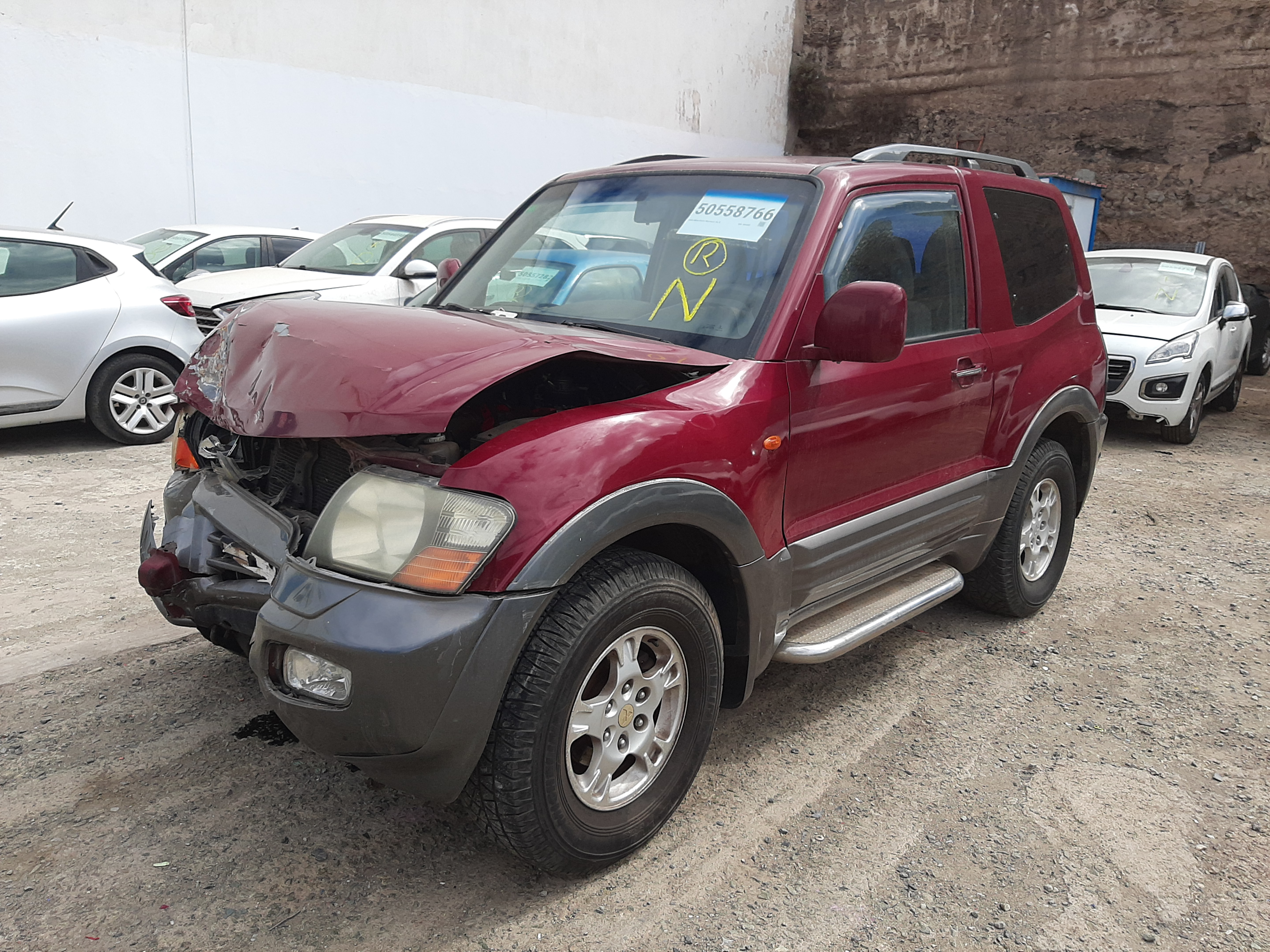 Mitsubishi Montero 2003 JMBMNV68W2J004585 Photo 2