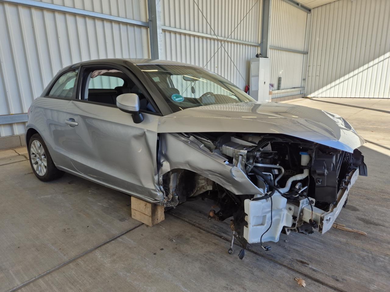 Audi A1 2015  1.0 basis