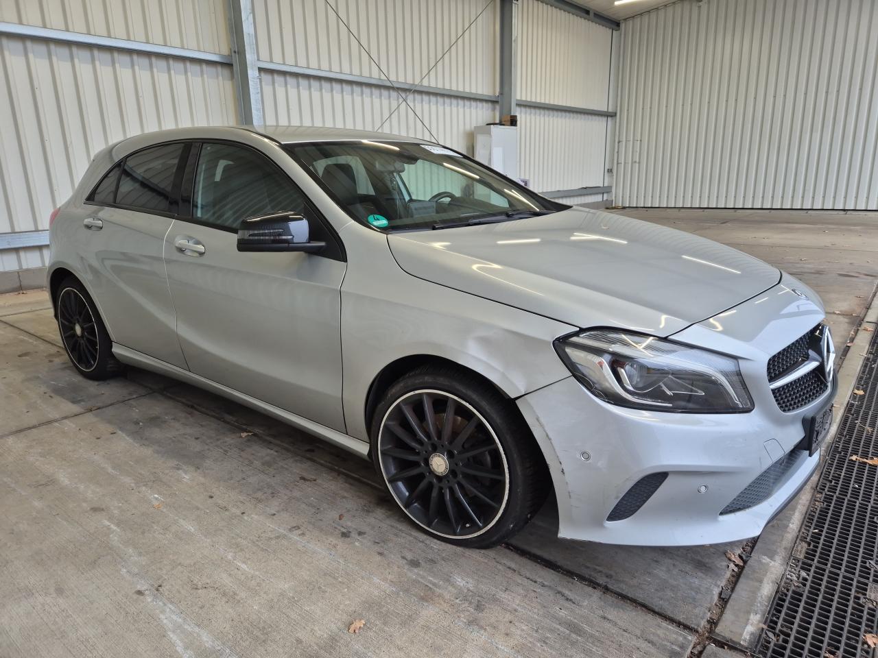 Mercedes-Benz A 2016  -Klsse  160 score