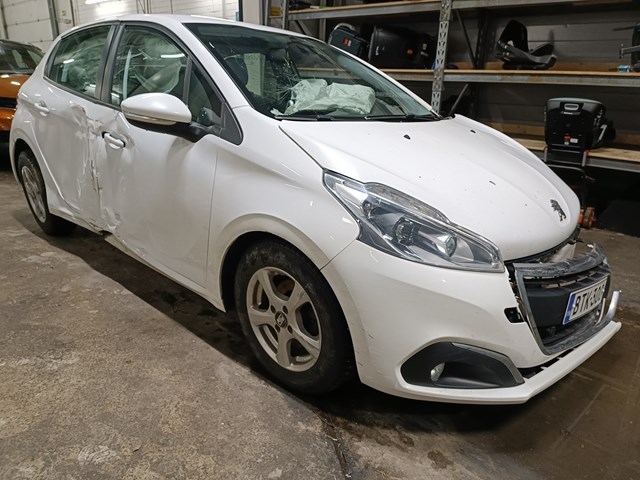 VF3CCHMZ6FT192353 Peugeot 208 Photo 1