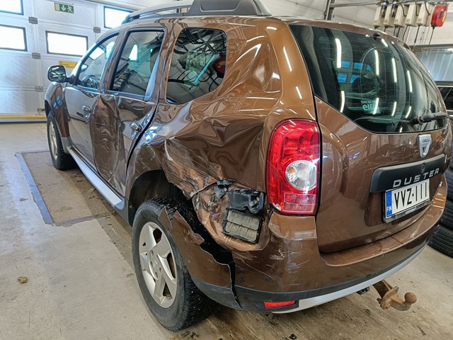 UU1HSDACN45428774 Auction: COPART FINLAND Lot: 50487523 Location: Pirkkala UU1HSDACN45428774 Dacia Duster 2011 BROWN Photo 3