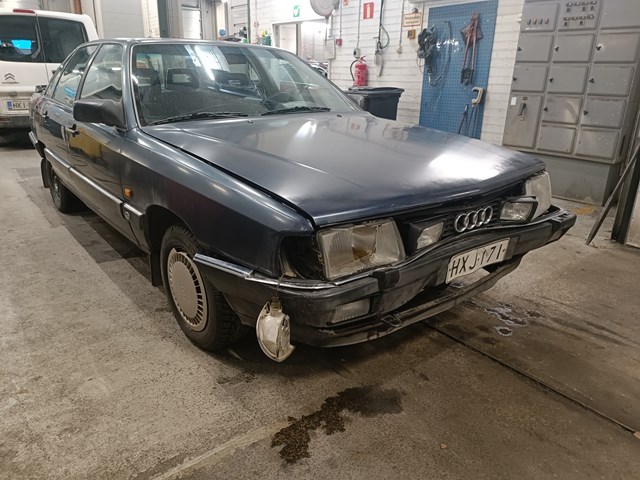 WAUZZZ44ZHN038766 Audi 100 Photo 1