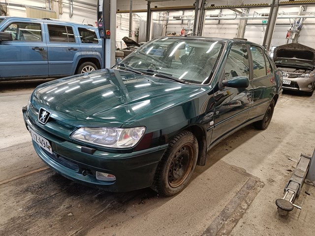 Peugeot 306 1999 VF37BKFXT32753251 Photo 2