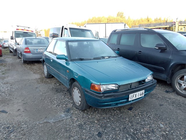 JMZBG13E500557816 Mazda 323 Photo 1
