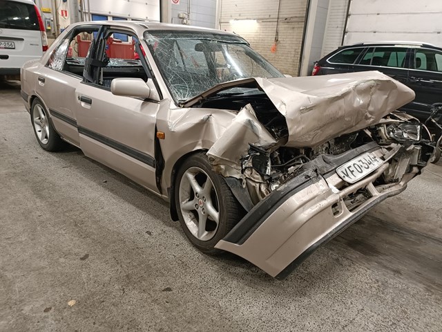 JMZBG12E200629095 Mazda 323 Photo 1